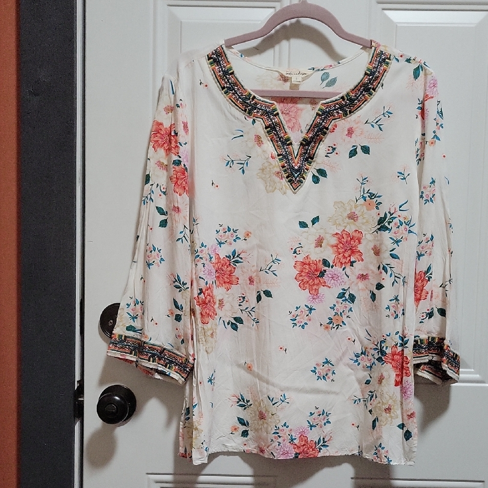 Women Top Floral Embroidered Women's Top size large.
